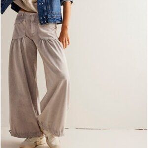 We The Free Wide Leg Cargo Jeans in Light Taupe